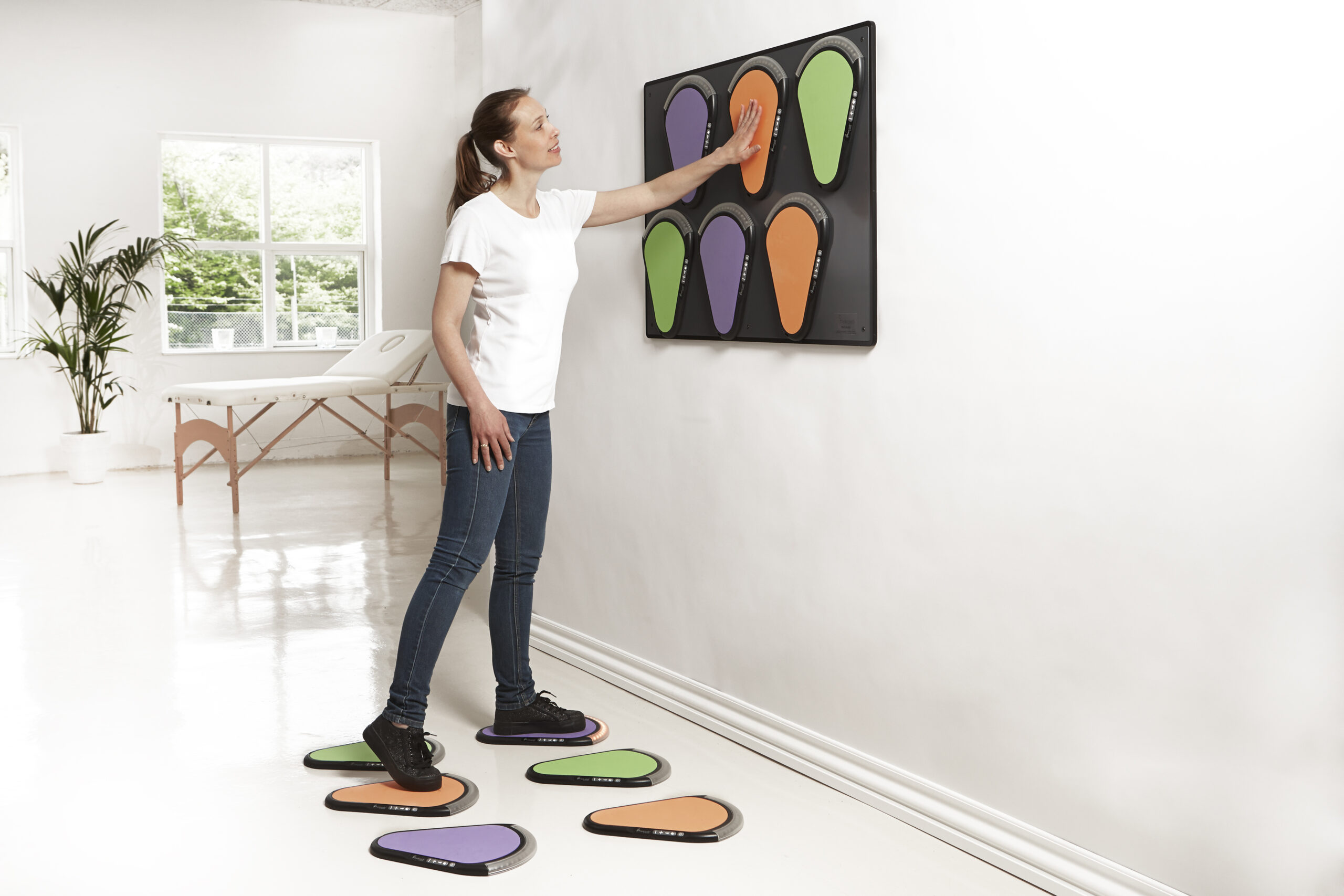 Patient training with combined TREAX Pads floor and wall board setup