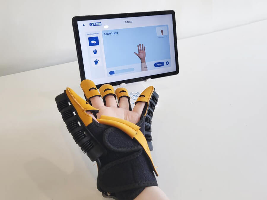 Syrebo C15 robotic glove opening the hand during a grasp exercise shown on the clinical app